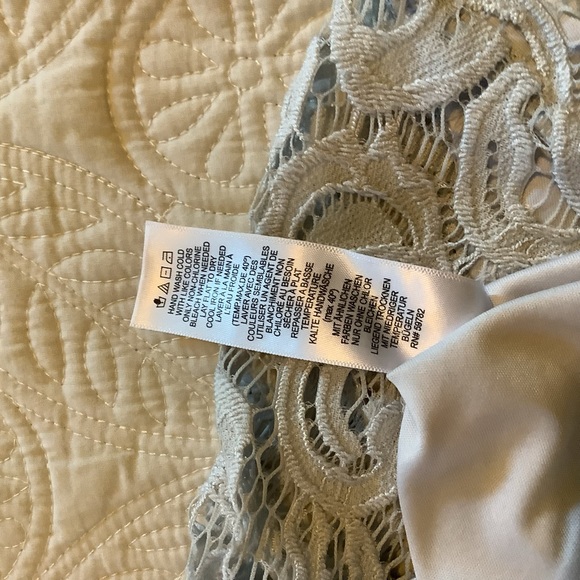 COPY - Beautiful grey lace blouse. Excellent condition - Picture 4 of 4